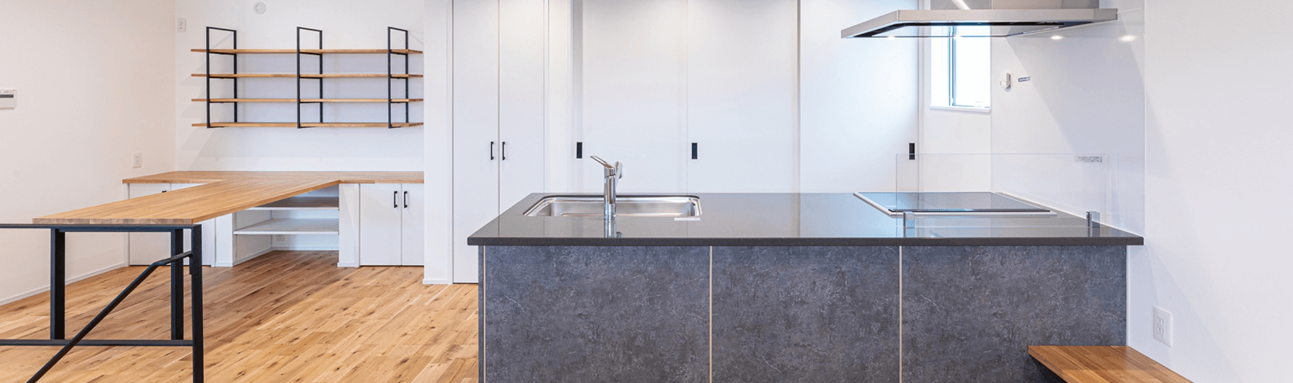 造作家具で統一された空間をデザイン