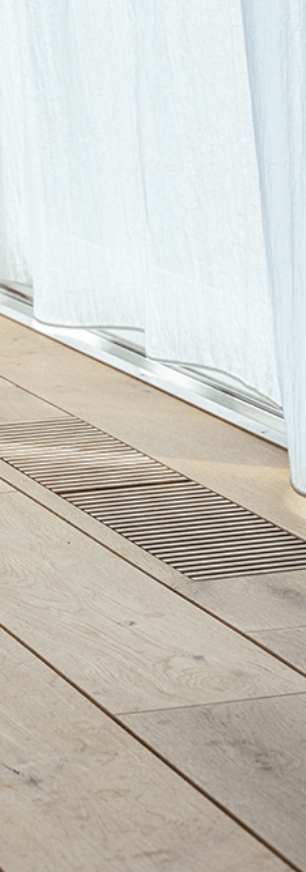 風に揺れるカーテン