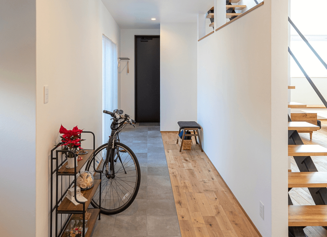 広々としたおしゃれな玄関