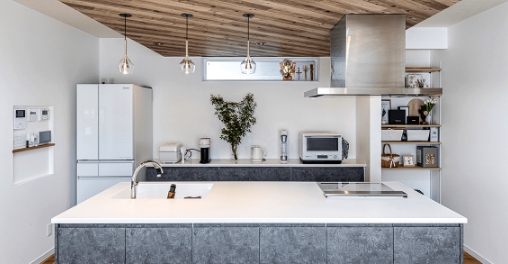 清潔感のあるカウンターキッチン